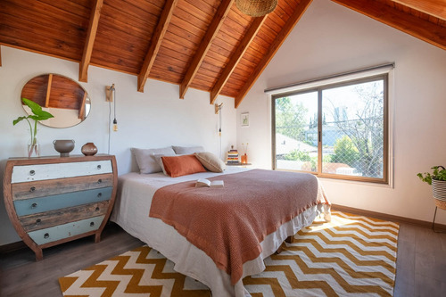 Impecable Casa Remodelada Pareada (almendros)