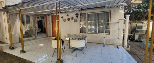 Casa En Venta De 4 Dorm. En La Cisterna