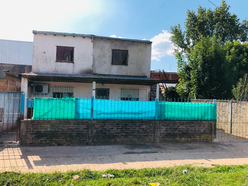 Imagen 2 de 14 de Casa 3 Amb + Dpto A Terminar A Mts. De Av. Croacia