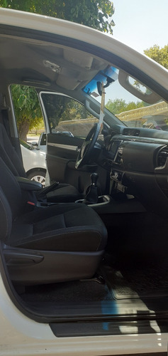 Imagen 10 de 11 de Toyota Hilux 4x4 D/c Srv 2.8 Tdi 6 M/t