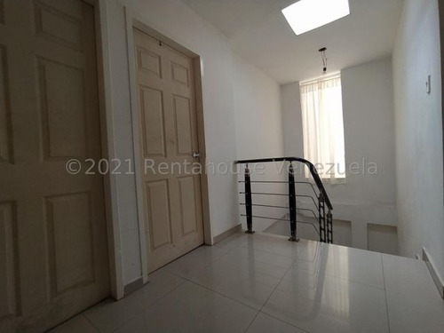 Imagen 3 de 12 de Townhouse En Venta En El Limon 22-13309 Jcm