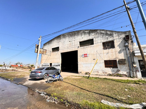 Galpón De 750 M2 + Terreno Con Contrapiso De 607 M2 En Venta, Av. Jujuy Al 1700, Smt