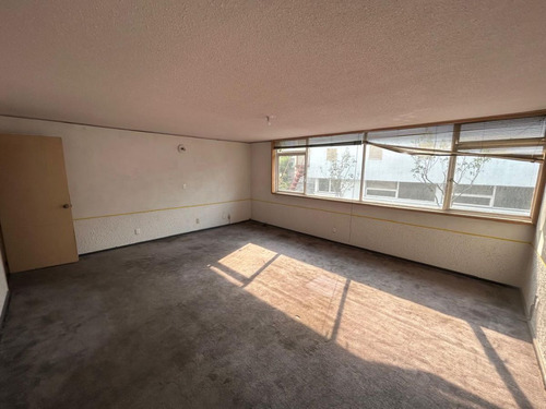 Casa Con Uso De Suelo Para Oficinas 839 M2 En Las Lomas De Chapultepec.