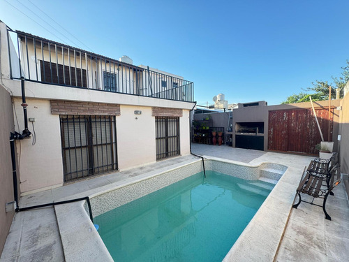 Casa En Venta En Poeta Lugones, Apta Crédito, 4 Dor, 2 Baños