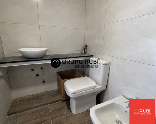 Venta De Apartamento 2 Dormitorios Duplex Con Patio Y Parrillero Tipo Casita