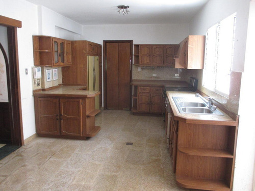 Imagen 5 de 12 de Casa En Venta Lv/ir 20-9499 Colinas Santa Monica 04142596658