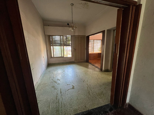 Vendo Casa Con Lote Grande Para Contruir Y Galpon Grande Para Oficio