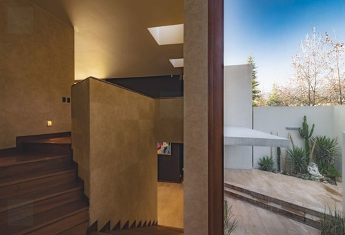 Casa En Venta De 5 Dorm. En Las Condes