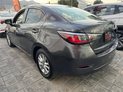 Toyota Yaris 1.5 R Le Mid Sedan At