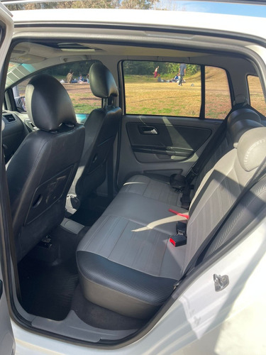Volkswagen Suran 1.6 Highline 101cv