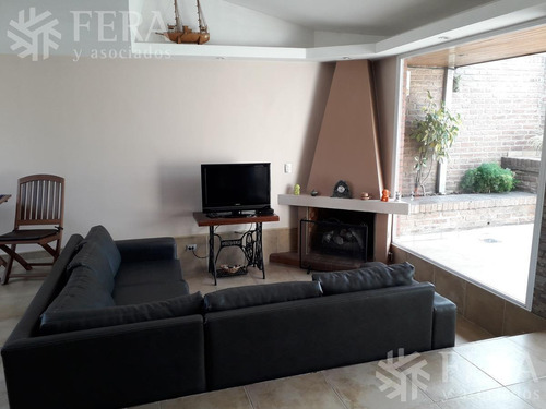 Imagen 8 de 23 de Venta De Casa 4 Ambientes En Bernal Con Cochera Y Fondo Libre (25629)