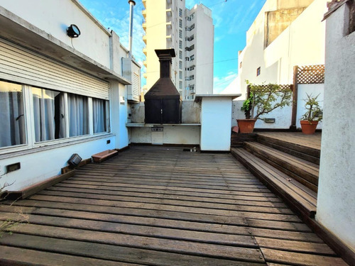 Casa En Venta - 3 Dormitorios 2 Baños - 210mts2 - La Plata