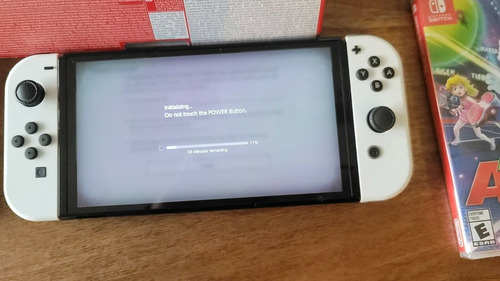 Imagen 2 de 6 de Nintendo Switch Oled 64gb Console + 4 Games