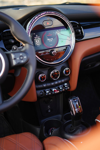Mini Cooper Convertible 1.5 Iconic At