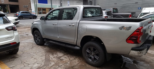 Imagen 4 de 23 de Toyota Hilux Srv 4x4 Unica Solo 500 Km At Gs