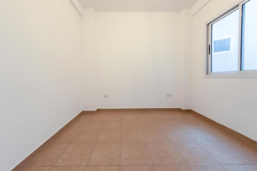 Imagen 10 de 16 de Venta-caseros Centro-departamento De 2 Ambientes Con Cochera Fija, Cubierta Y Balcón.
