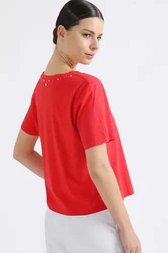 Polera Aplicación Tachas Y Estampado Texto, Rojo Liola