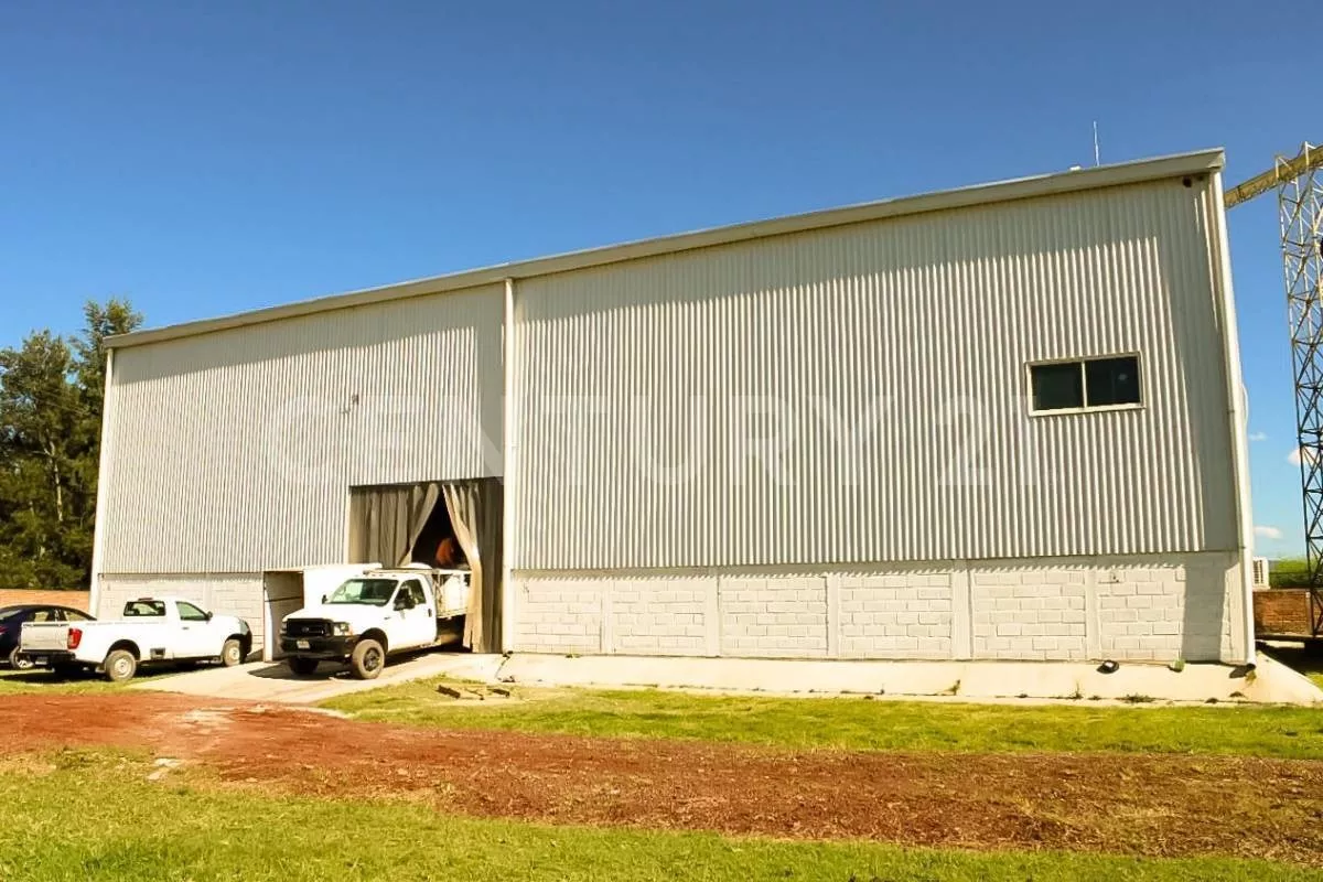 Bodega En Venta En Santa Cruz De Las Flores, Tlajomulco De Zúñiga, Jalisco.