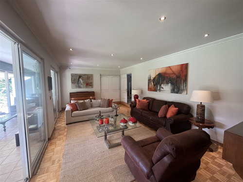Casa En Venta De 7 Dorm, 2 Suite ,4 B ,en Lo Barnechea