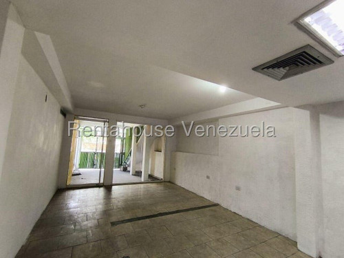 Local Dúplex Comercial En Alquiler Inm - Av. Principal (a Pasos De Don Julio Centeno) Con Dos Amplios Locales En Planta Baja Y Cinco Oficinas En Planta Alta.. La Esmeralda