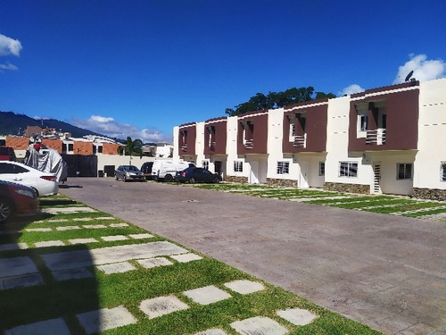 Ligia Guardia Vende 2 Town Houses En Res. Villa Manan En Manatial