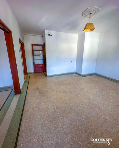 Alquiler Casa 2 Dormitorios Con Opción A 3 Y Balcón Y Patio En Barrio Cerro