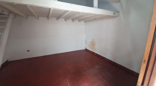 Casa Venta 2 Dormitorios 1 Baño 1 Cochera Y Patio 80 Mts 2 Cubiertos - Terreno 102 Mts 2- La Plata