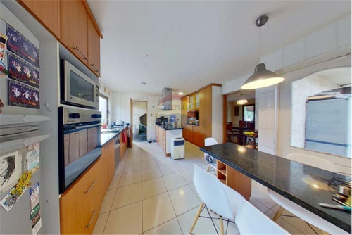 Dos Casas En Uno En Condominio!
