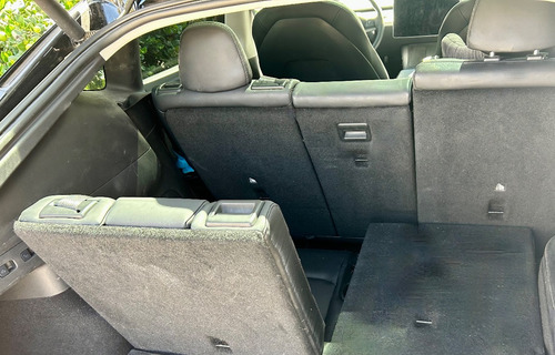 Tesla Model Y 2 Filas Y Una Tercera Adicional Abatible.