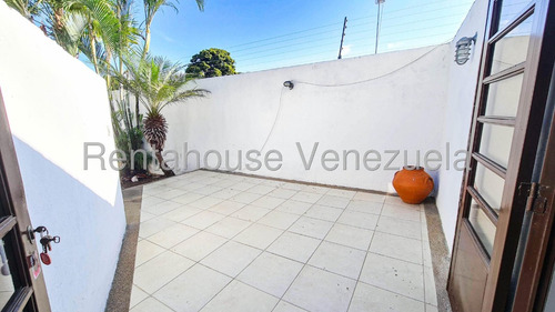 Casa En Venta En El Cafetal Calle Cerrada Casas En Caracas Angela Tochon