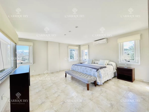 Excelente Casa De 4 Dormitorios, Piscina Climatizada Y Barbacoa En Pinares, Punta Del Este