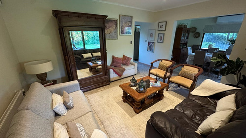 Impecable En Venta De 5 Dorm. En Curicó