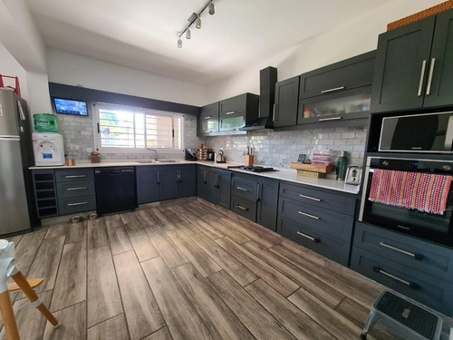 Casa En Venta En Ituzaingó, G.b.a. Zona Oeste, Argentina