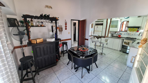 Hermosa Casa Multifamiliar, Ideal Para Entrar A Vivir De Inmediato