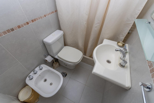 Casa En Venta En Martínez De Vías A Libertador, Muy Buena Calidad.