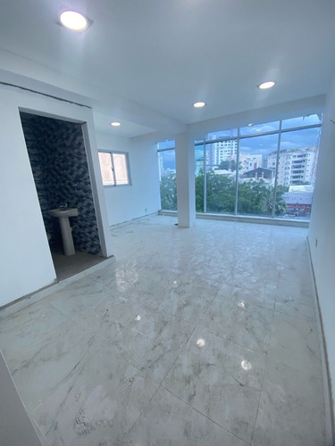 Edificio Comercial En Venta, Sector Cacicazgos.