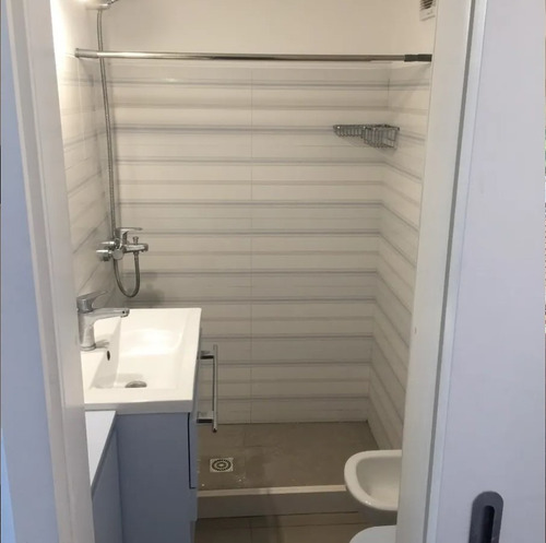 Alquiler Pocitos, 2 Dormitorios, 2 Baños, Piso Alto, Porteri