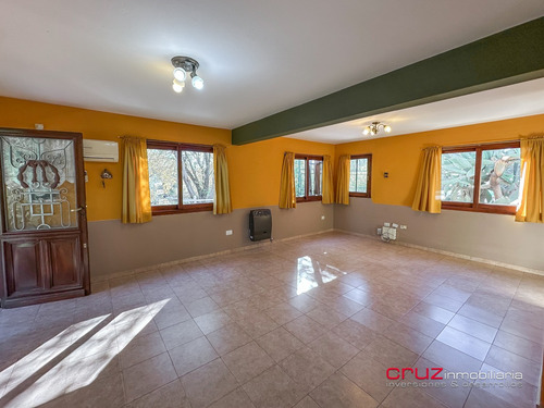 Chalet De 102m2 Con Piscina En Barranca Colorada