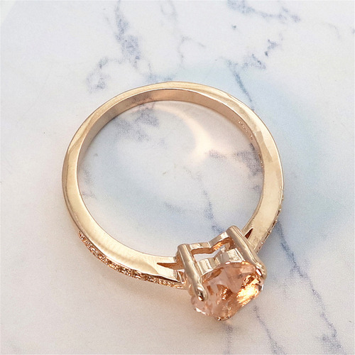 Anillo De Compromiso Con Cristal En Forma Corazón En Oro