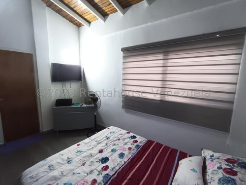 Imagen 26 de 30 de Hermoso Townhouse Ubicado En Conjunto Cerrado Con Pozo, Vigilancia Privada Y Doble Porton De Acceso, Es Moderno Y Tendencia Minimalista, Cuenta Con Su Cocina Empotrada Equipada, Pisos Laminados