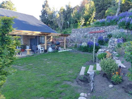 Casa En Venta - 3 Dormitorios 2 Baños - Cochera - 1.560mts2 - San Martín De Los Andes