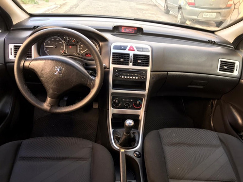Peugeot / 307 Presence Pack 1.6 Flex - 2009/2010