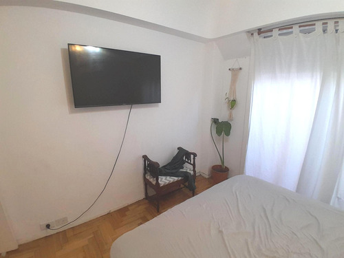 Departamento En Venta De Dos Ambientes Con Dos Patios - Flores