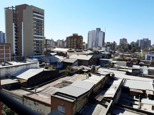 Imagen 9 de 24 de Un Dormitorio Con Doble Balcón