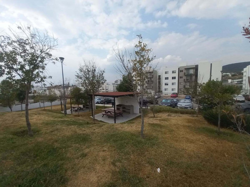 Hermoso Departamento Entre El Refugio Y Zibata, 2 Recámaras, 2 Baños, 2 Autos