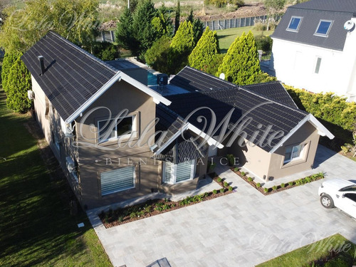 Imagen 1 de 15 de Venta - Casa De 5 Amb. En Echeverría Del Lago