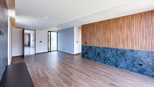 Casa En Venta En Metepec Con Diseño Moderno Y Jardín Interno