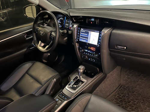 Imagem 8 de 10 de Toyota Hilux Sw4 Srx Diesel 7 Lugares