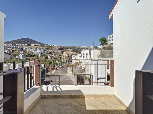 Estupenda Casa En Juriquilla Con Recámara En Planta Baja