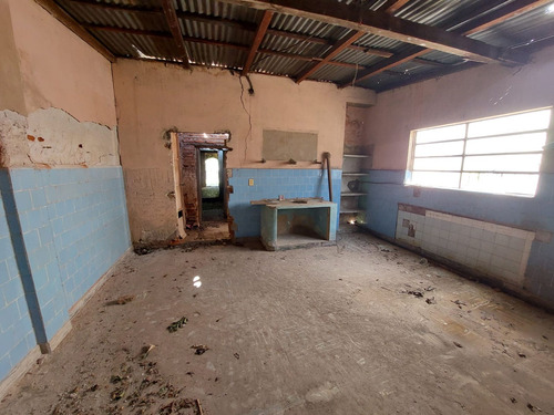Venta De Terreno Ubicado En Calle Pellegrini 2000